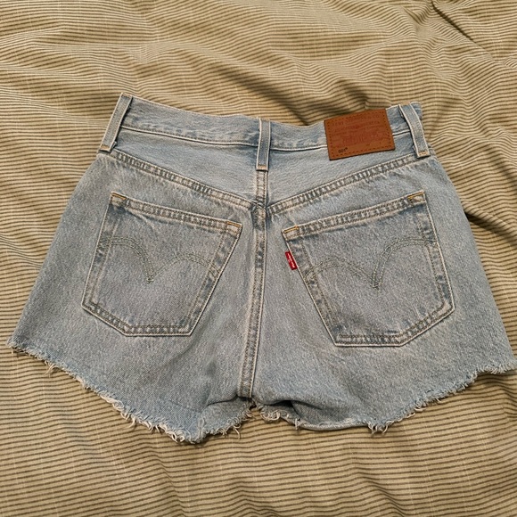 Levi’s 501 Shorts - Picture 5 of 9